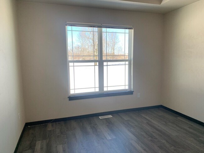 Building Photo - 2126 Zimmer Dr