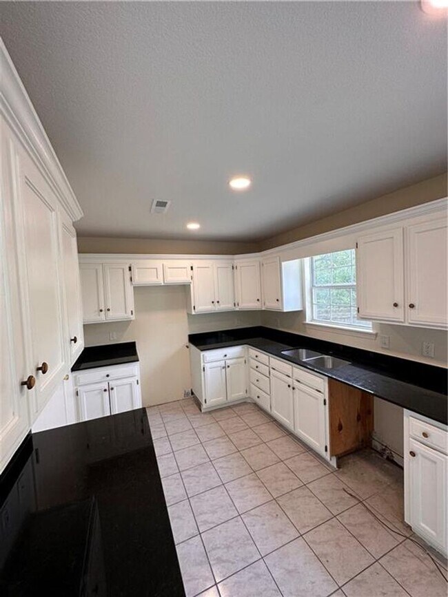 Building Photo - 2226 E Cinnamon Way