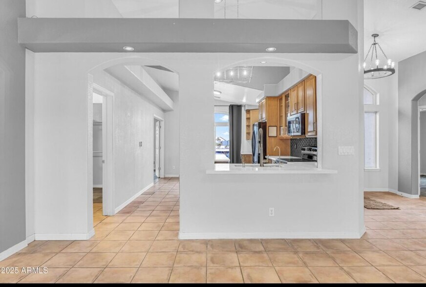 Building Photo - 15482 S Sequoia Cir