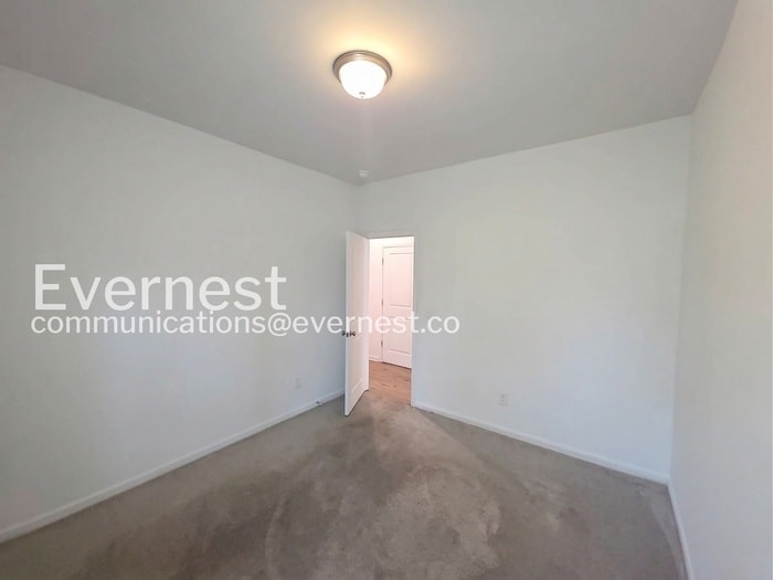 Building Photo - 225 Tanner St