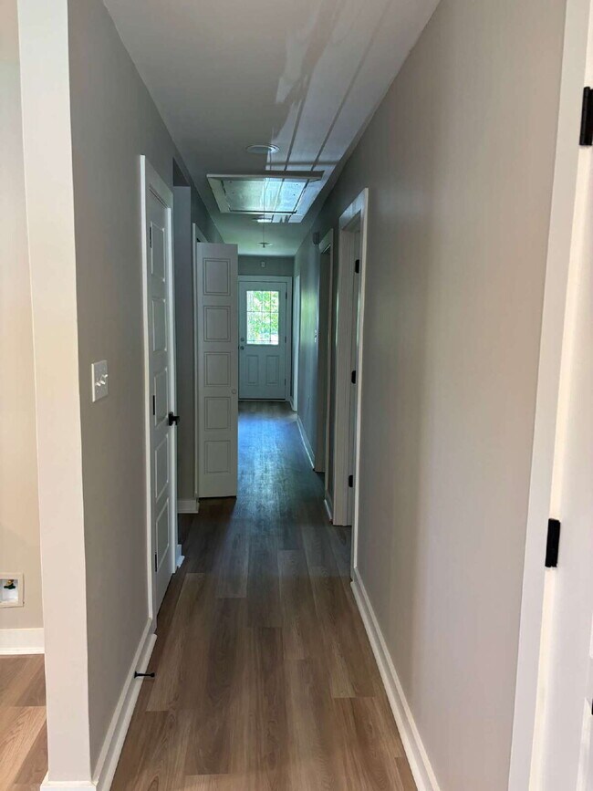 Building Photo - 4439 Sunny View Dr
