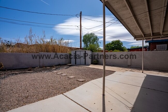 Building Photo - Two Bedroom Home with Guest House