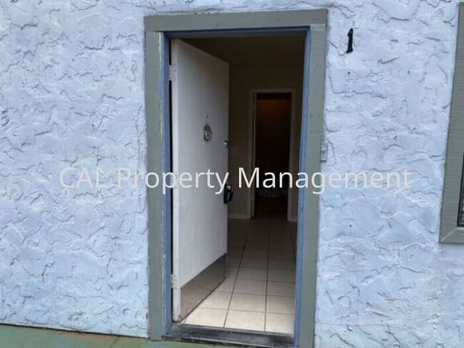 Building Photo - Two bedroom apartment in Seaside, CA
