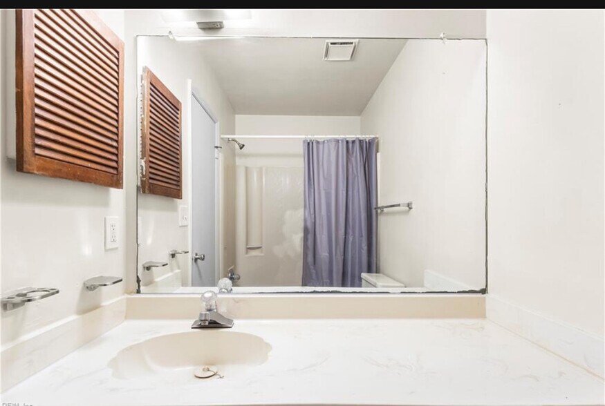 Primary Photo - 900 Monarch Dr