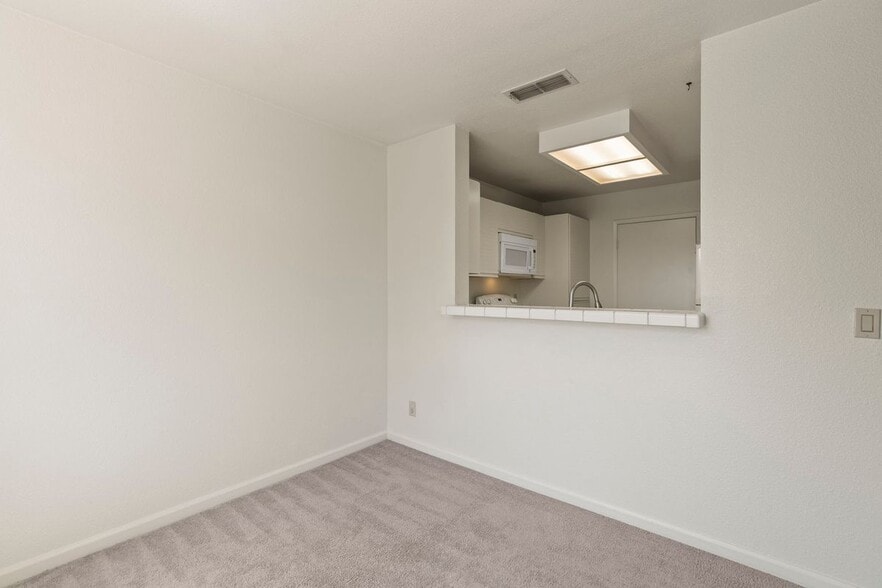 Building Photo - 6967 Stagecoach Dr
