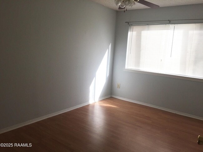 Building Photo - 37 Larkspur Ln