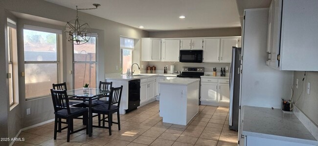 Building Photo - 1610 S Sycamore Pl