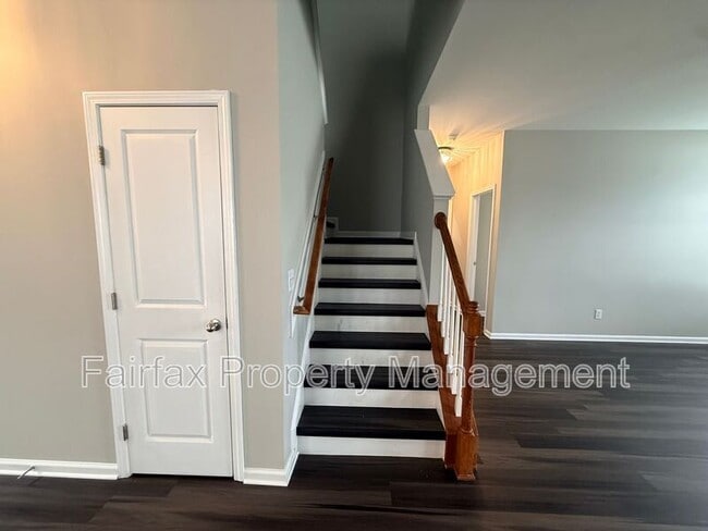 Building Photo - 127 Rosebud Ln