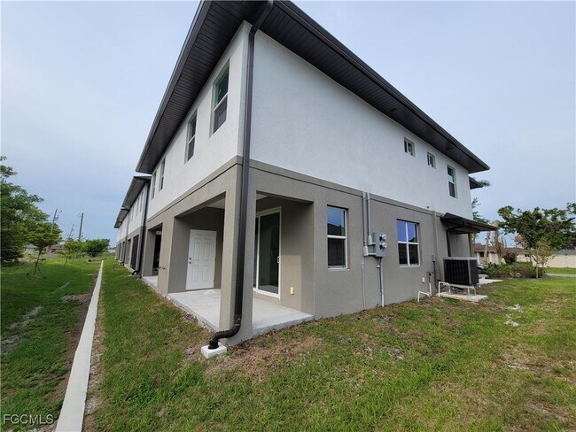 Building Photo - 3517 SW Santa Barbara Pl