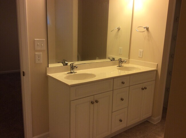 Building Photo - Beautiful home in Carolina Pines
