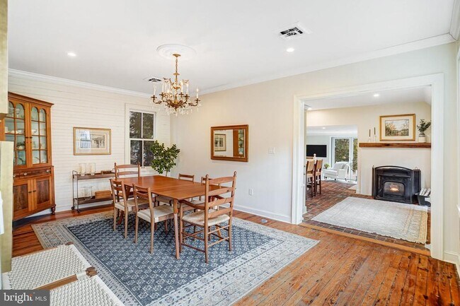 Building Photo - 7153 Main St