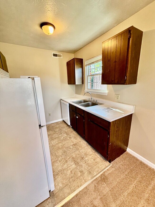 Building Photo - Two bedroom with new carpet!