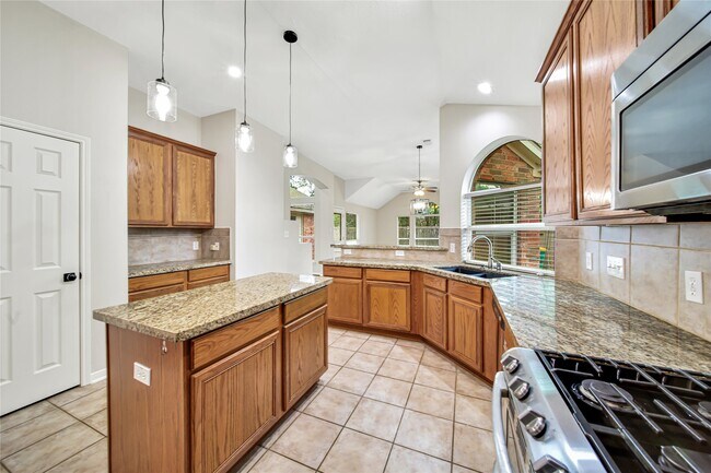 Building Photo - 14526 Red Tailed Hawk Ln