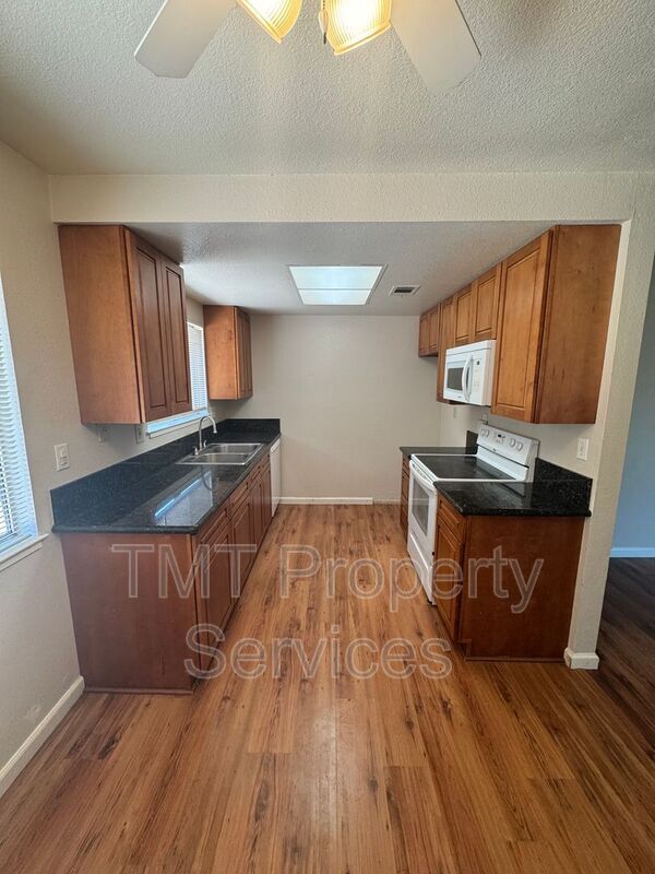 Building Photo - 9341 Camada Ct