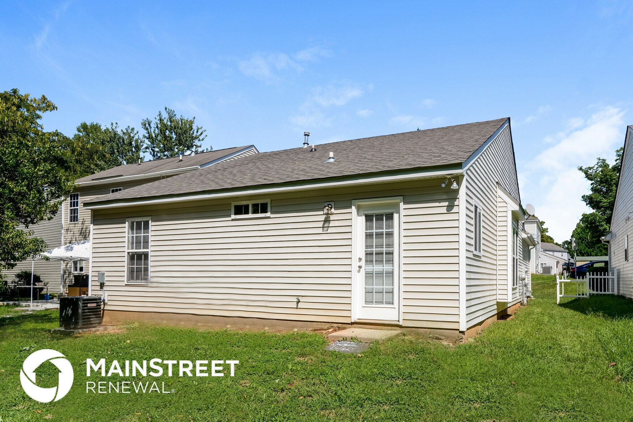 Building Photo - 10527 Hugue Way