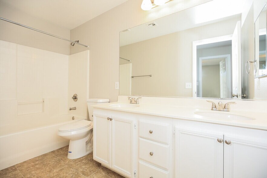 Building Photo - 3398 Jasmine Vine Ct