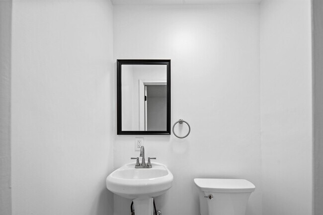 Building Photo - 108 Stegman St