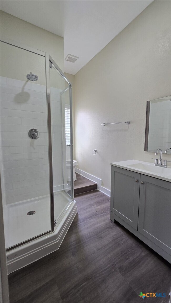 Building Photo - 305 Remuda Dr