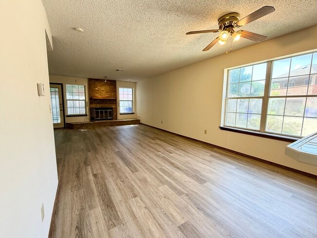 Building Photo - West-side Norman Home