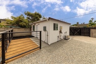 Building Photo - 218 E Hullett St