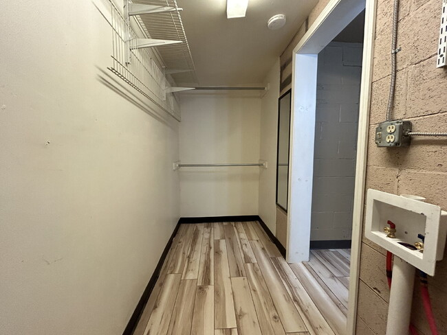 Building Photo - Beautiful Newly Remodeled Rear House Effic...