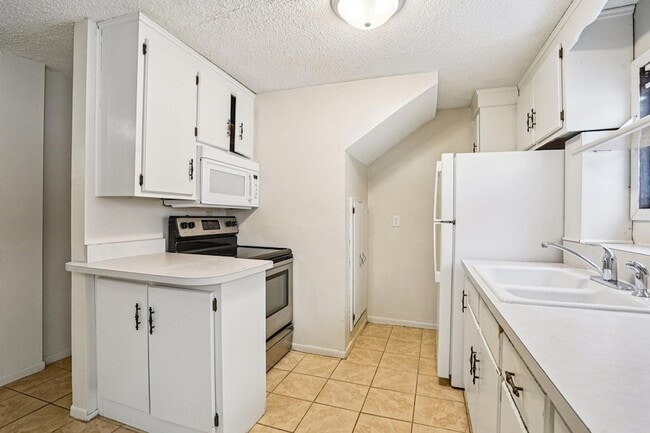 Building Photo - 17256 Kenyon St NE