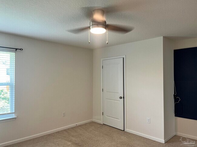 Building Photo - 5862 Blackhorse Cir