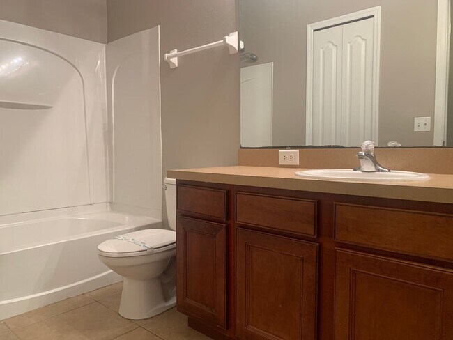 Building Photo - 3/2 Condo w/ 2 Car Garage in Harmony, FL