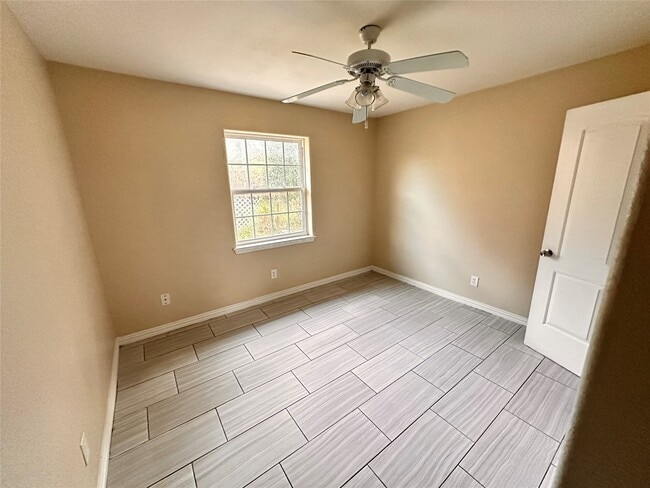 Building Photo - 2618 Hill Ave