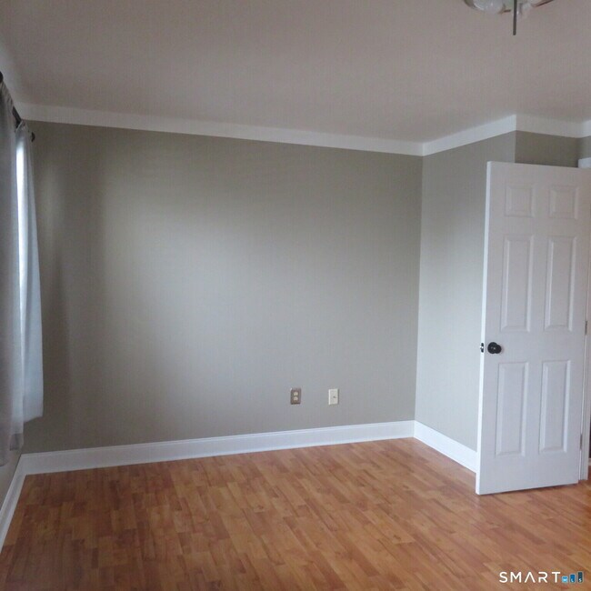 Building Photo - 410 Farmington Ave