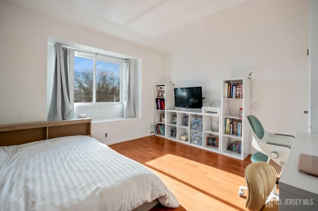 Building Photo - 424 Middlewood Rd