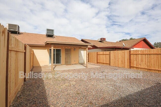 Building Photo - 3229 E Crescent Ave