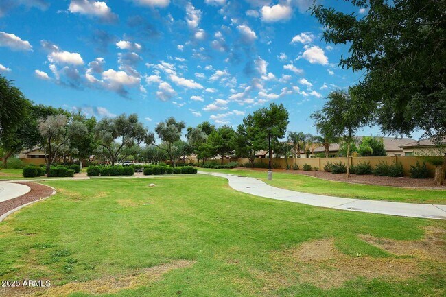 Building Photo - 11020 E Shepperd Ave