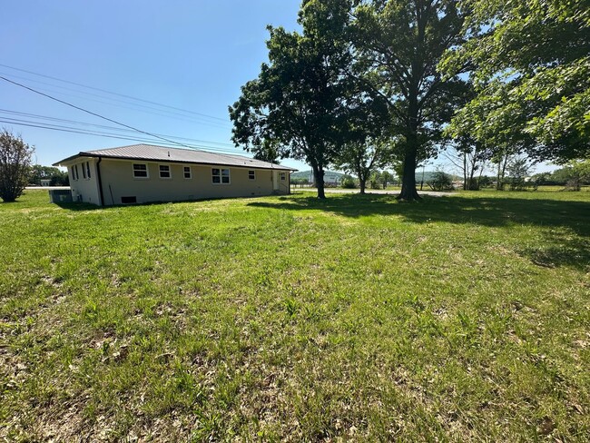 Building Photo - Newly Renovated Home in Shelbyville - 30 m...