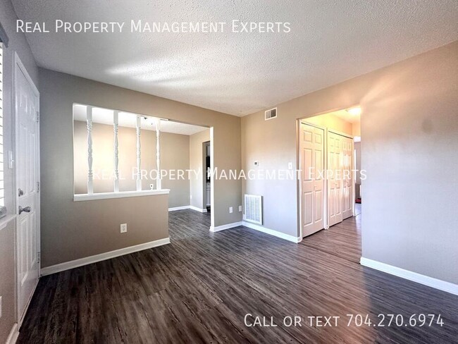 Building Photo - 7526 Holly Grove Ct