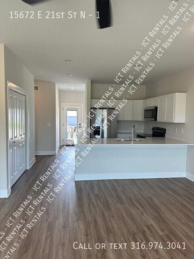 Building Photo - 15672 E 21st St N