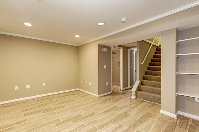 Building Photo - 3 Bed 2 Bath - Silver Spring Rambler - Upd...