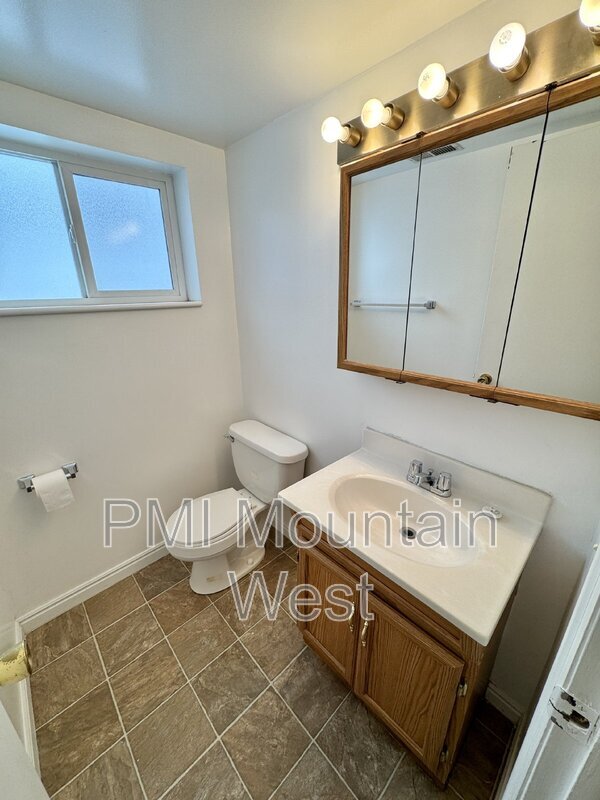 Building Photo - 4927 W Pavant Ave