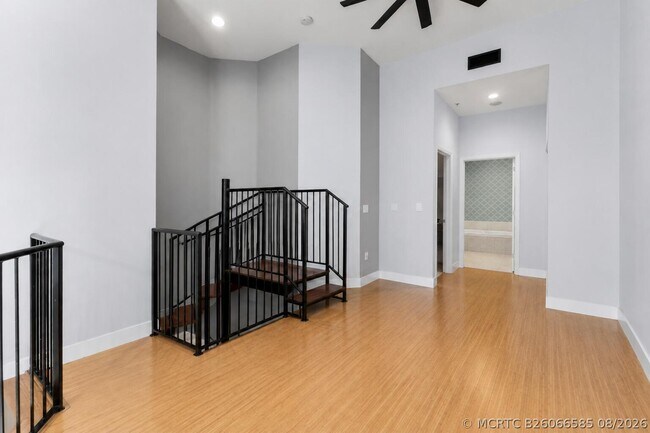Building Photo - 801 S Olive Ave