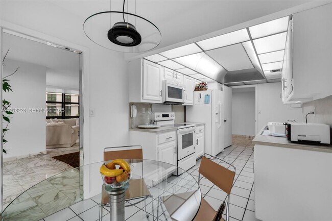 Building Photo - 1121 Crandon Blvd