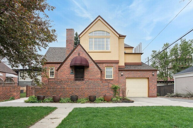 Primary Photo - 2826 E 5th Ave