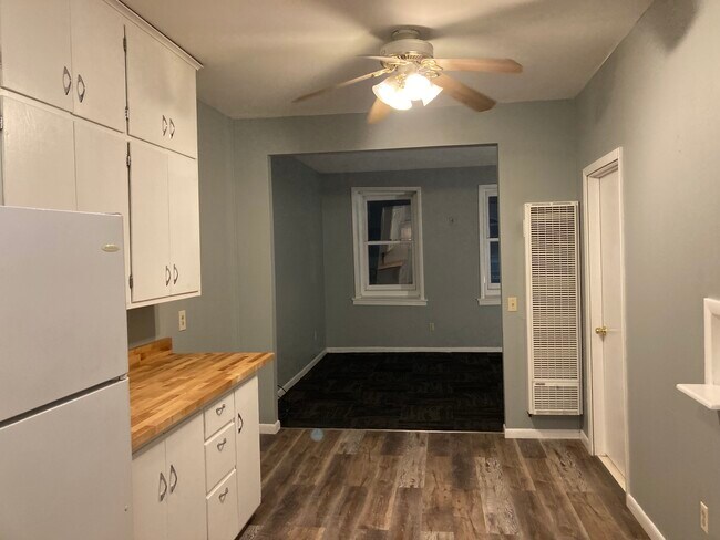 Building Photo - 116 2nd St E