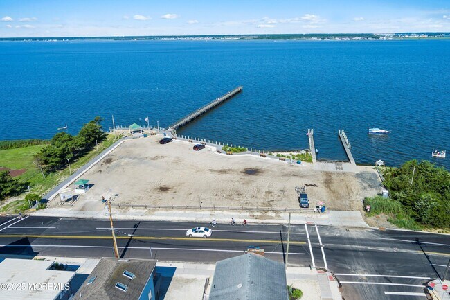 Building Photo - 132 Sampson Ave