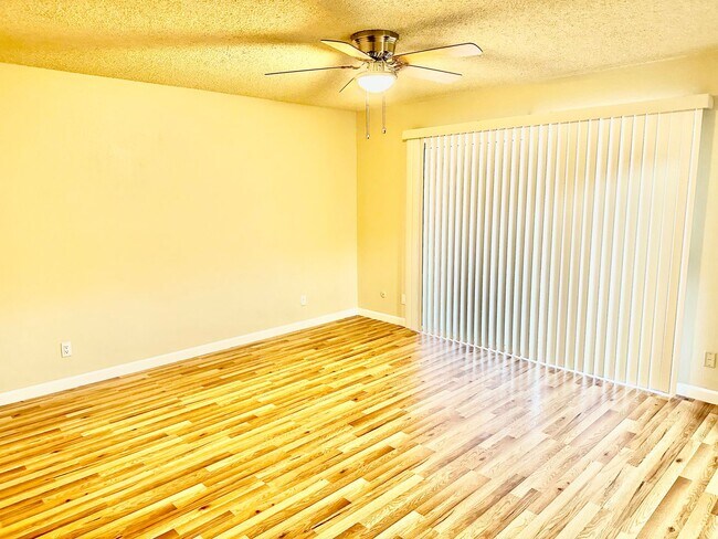 Building Photo - Spacious North Fresno 4/3 with Pool