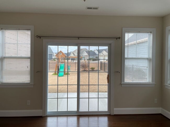 Building Photo - Beautiful 3 bedroom/2 bath home with sunroom and finished room over garage!