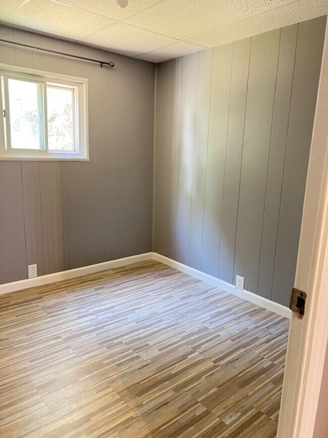 Building Photo - 4 Bedroom, 2 Bathroom Trailer House For Rent In Burley, ID