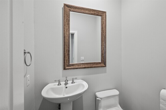 Building Photo - 1409 Rosedale St