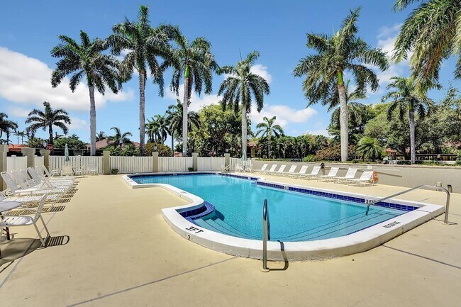 Building Photo - 3555 Commodore Cir
