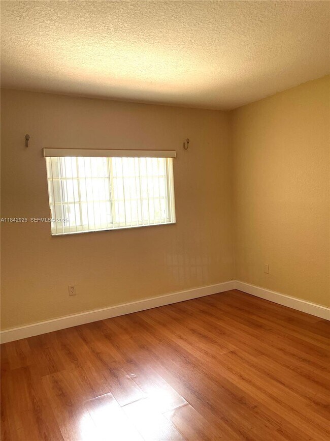 Building Photo - 10290 SW 139th Ct