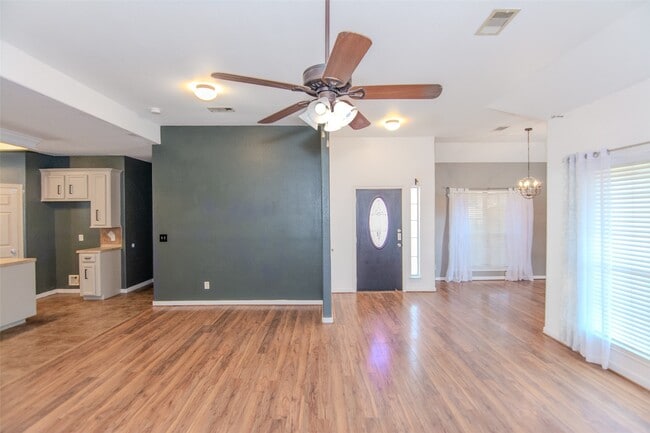 Building Photo - 13570 Miller Ln